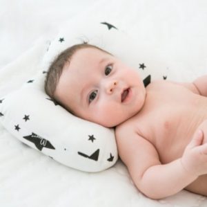 Almohada para moldear la cabeza del recién nacido